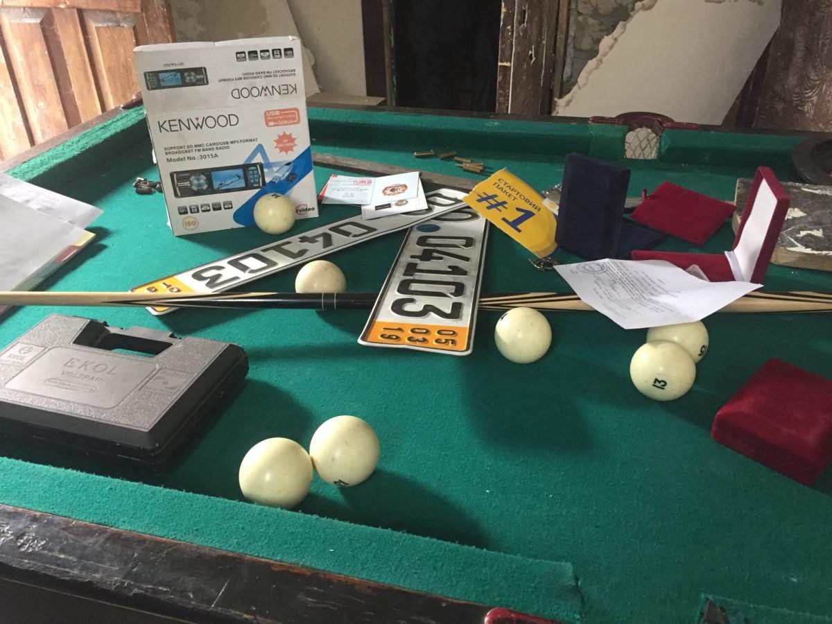 При обысках правоохранители нашли много интересных вещей