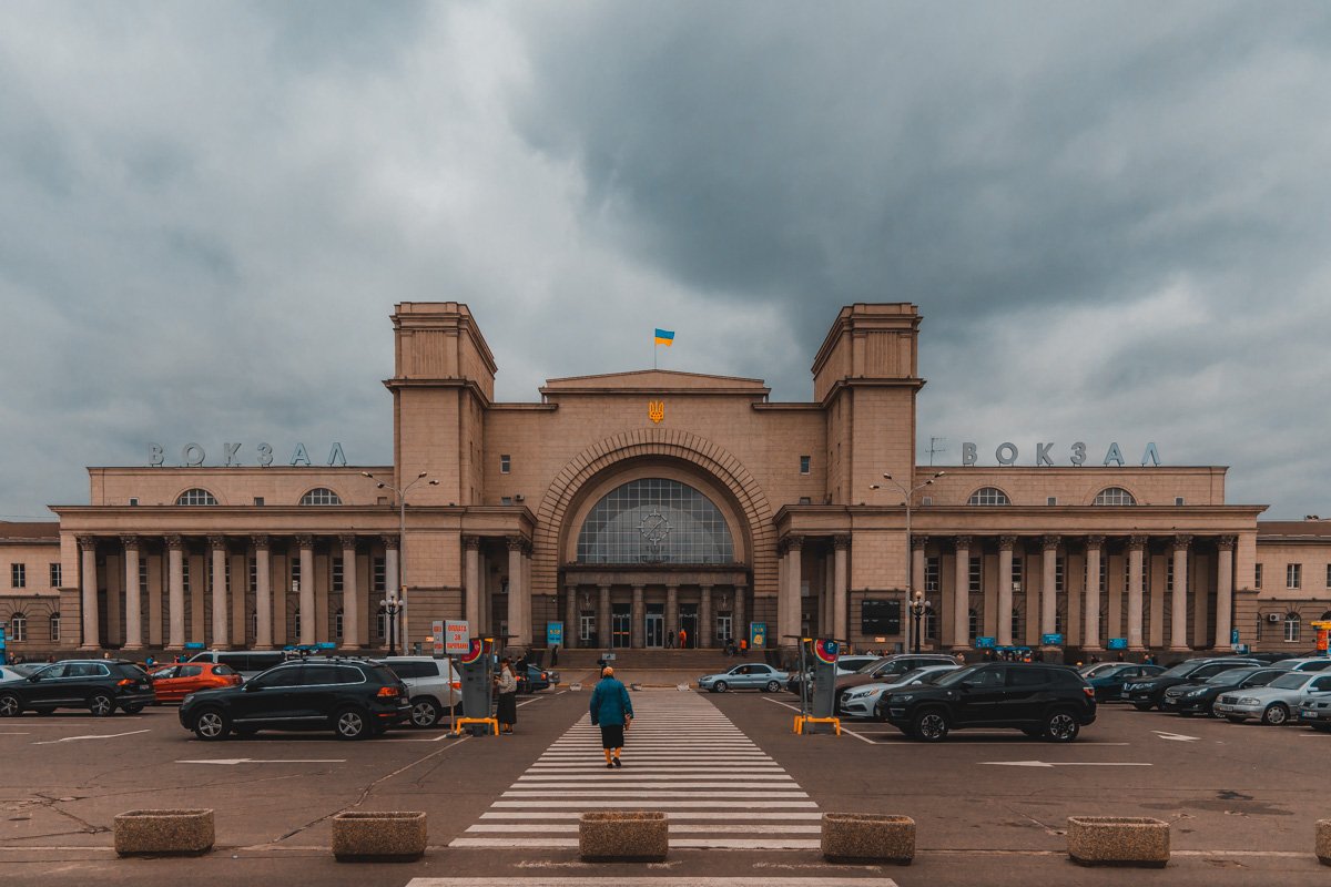 Пока пишу, остывшие дома на кухнях заворачивают кран,