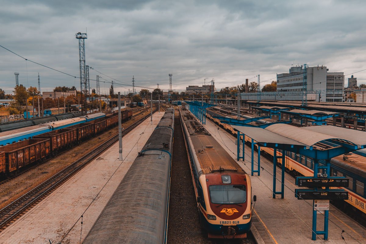 прокладывают вату между рам,