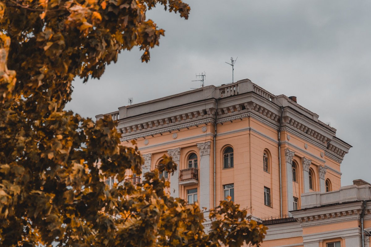 теперь ты домосед и звездочет,