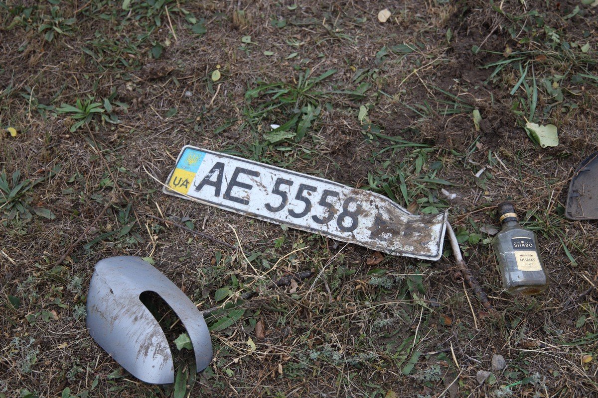 Очевидцы уверяют, что автомобиль слетел с дороги и перевернулся