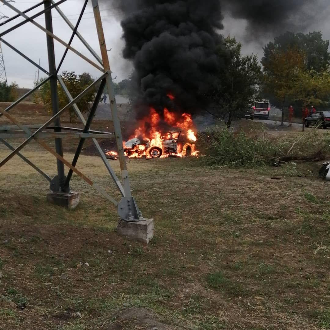 Машина вспыхнула и практически полностью сгорела