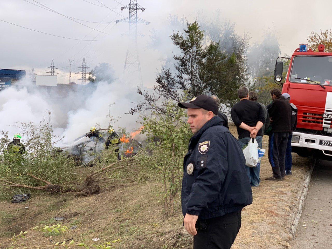 Работает полиция и спасатели