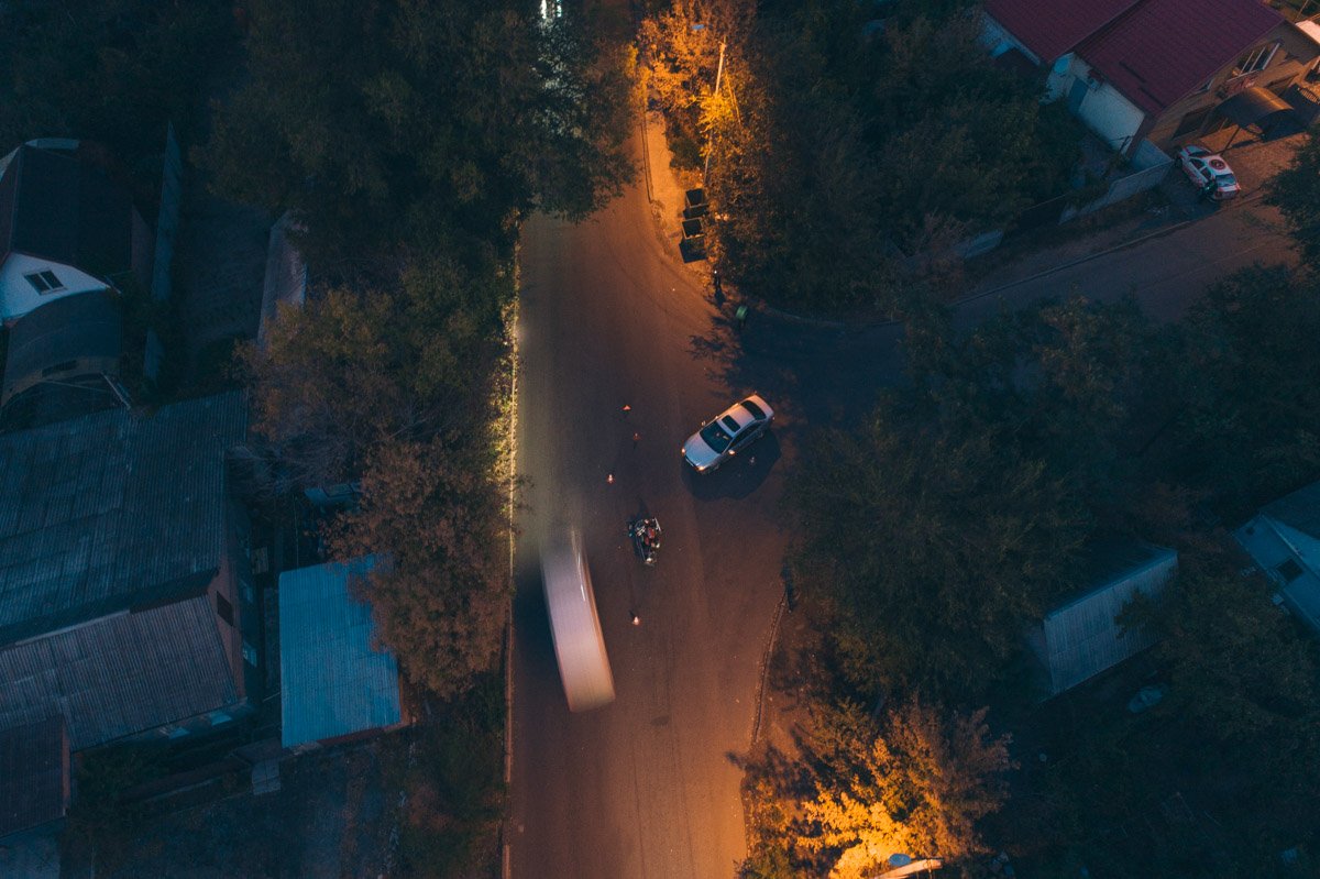 В Днепре на Отечественной столкнулись Honda и мотоцикл: движение затруднено 6