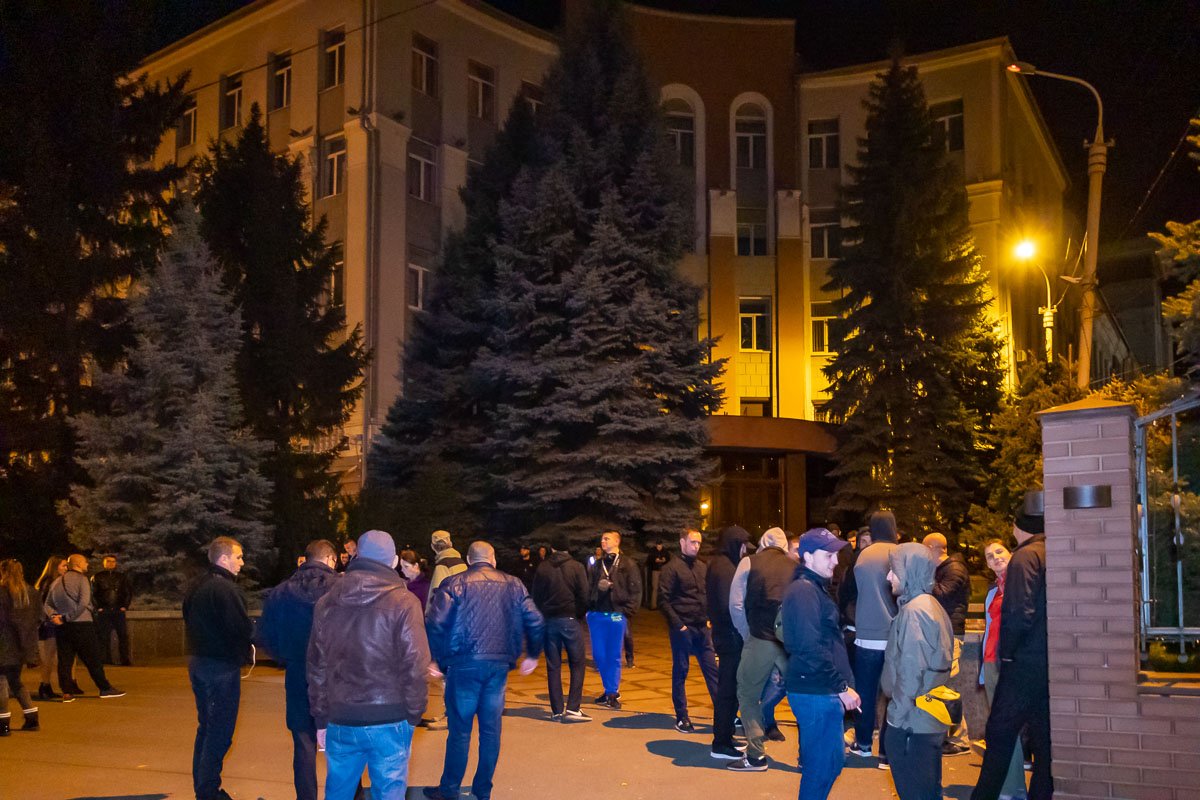 Пришли представители "Национального корпуса" и ветераны АТО и ООС