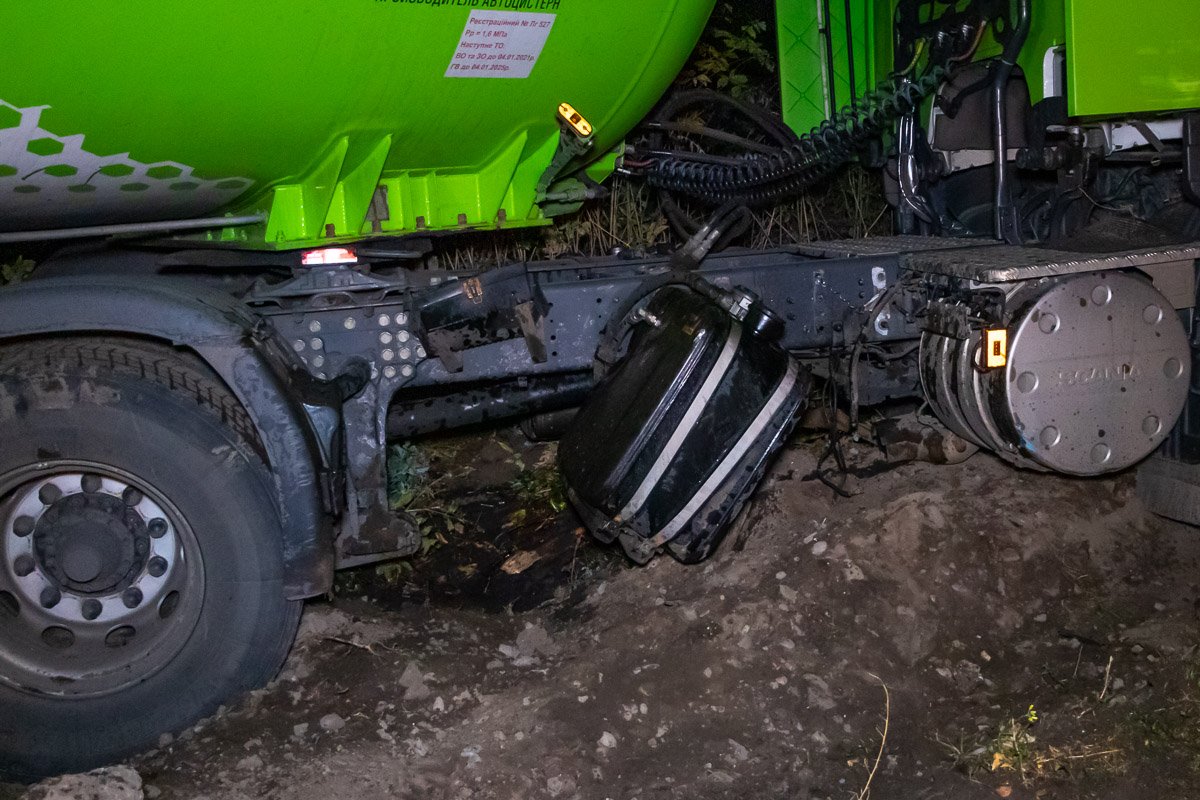 По словам полиции, газовоз Scania двигался в сторону города По словам полиции, газовоз Scania двигался в сторону города