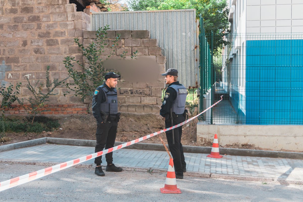 Боеприпас заметила председатель ОСББ и сразу сообщила об этом в полицию Боеприпас заметила председатель ОСББ и сразу сообщила об этом в полицию