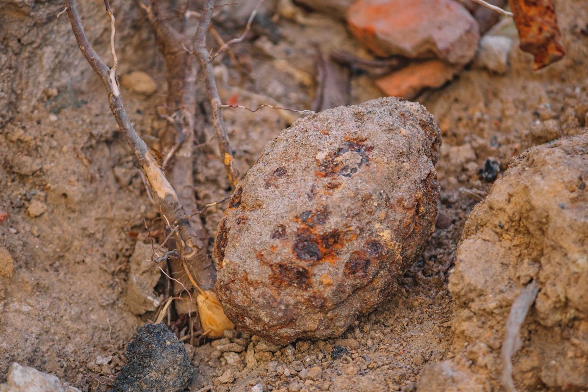 Правоохранителям предстоит выяснить, как граната оказалась возле многоэтажного дома Правоохранителям предстоит выяснить, как граната оказалась возле многоэтажного дома