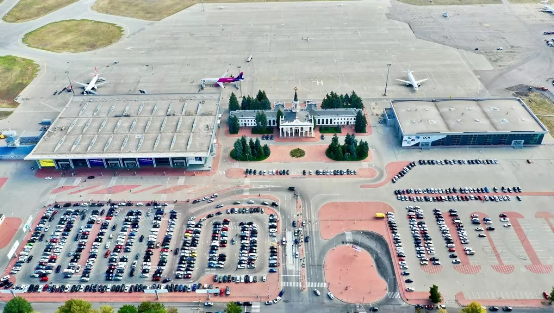 В харьковский аэропорт Ярославского прилетел миллионный пассажир 1