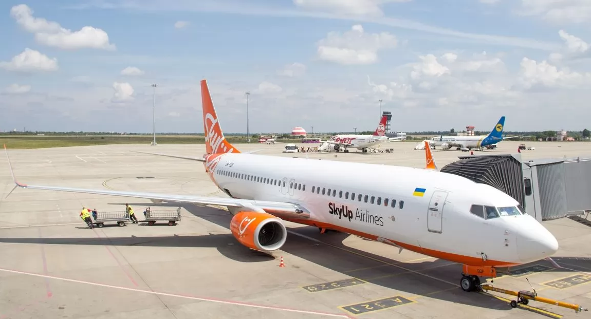 В харьковский аэропорт Ярославского прилетел миллионный пассажир 4