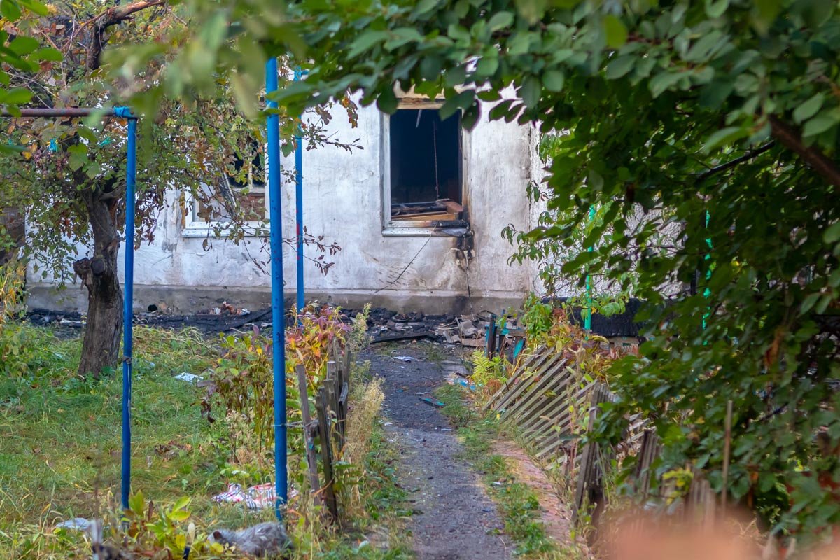 В Днепре в Мирном жилой дом сгорел дотла