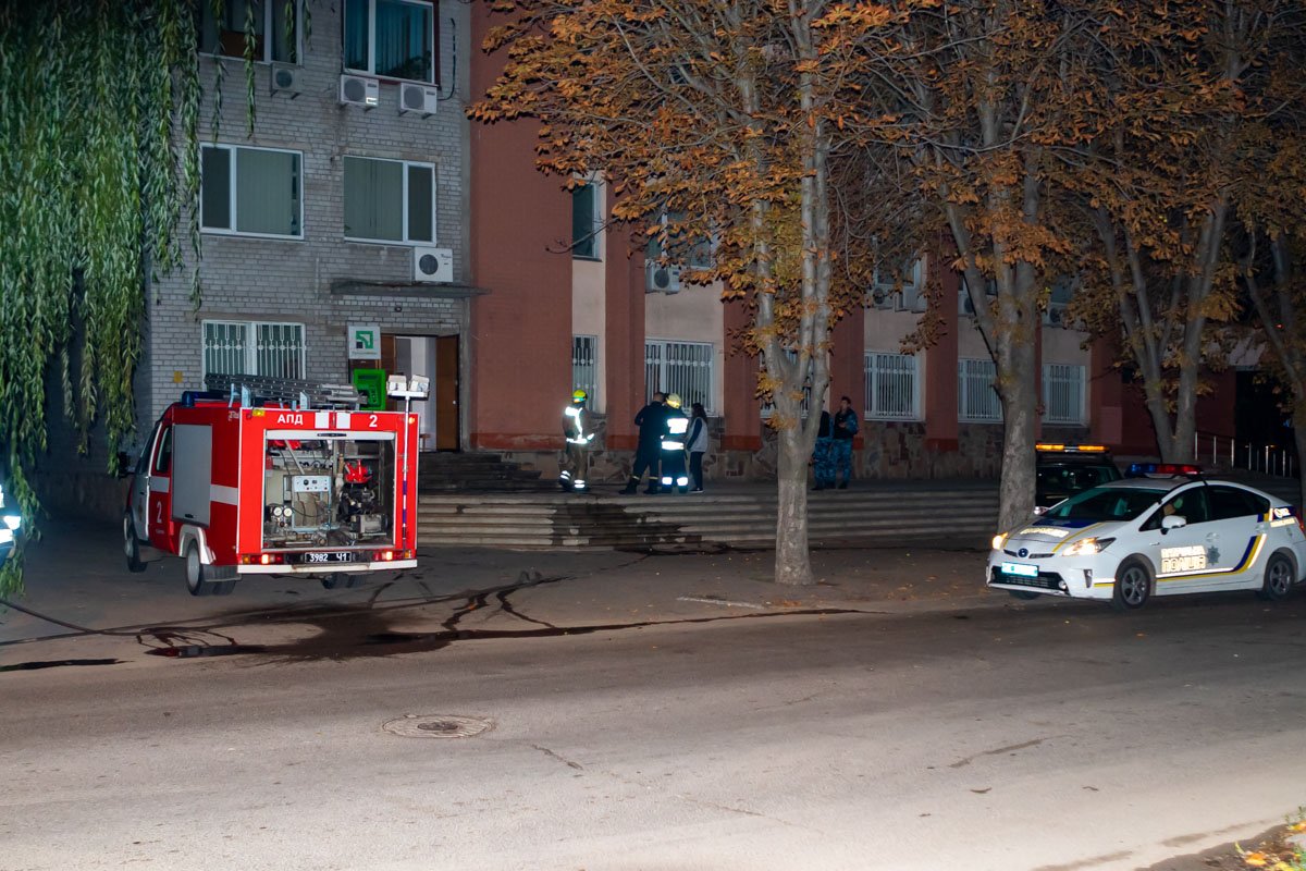 На месте работали бригада служба спасения и наряд полиции На месте работали бригада служба спасения и наряд полиции