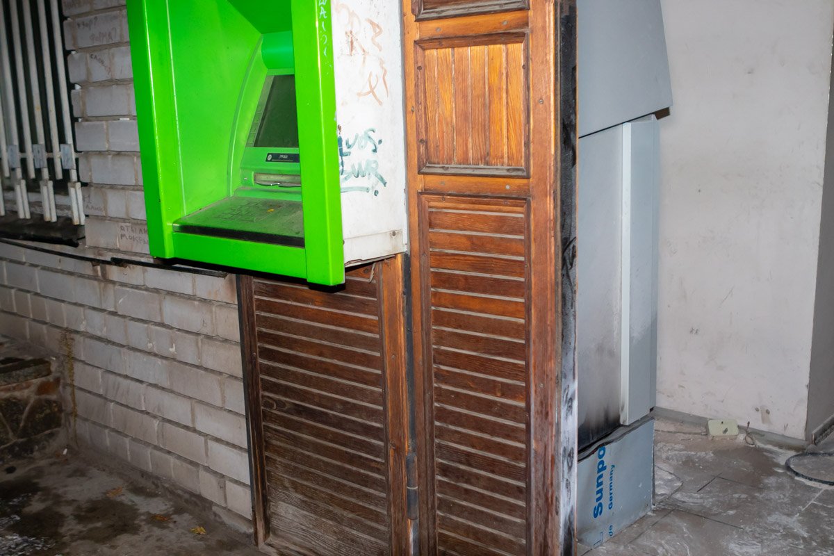 Целью операции, по-видимому, был подрыв аппарата Целью операции, по-видимому, был подрыв аппарата