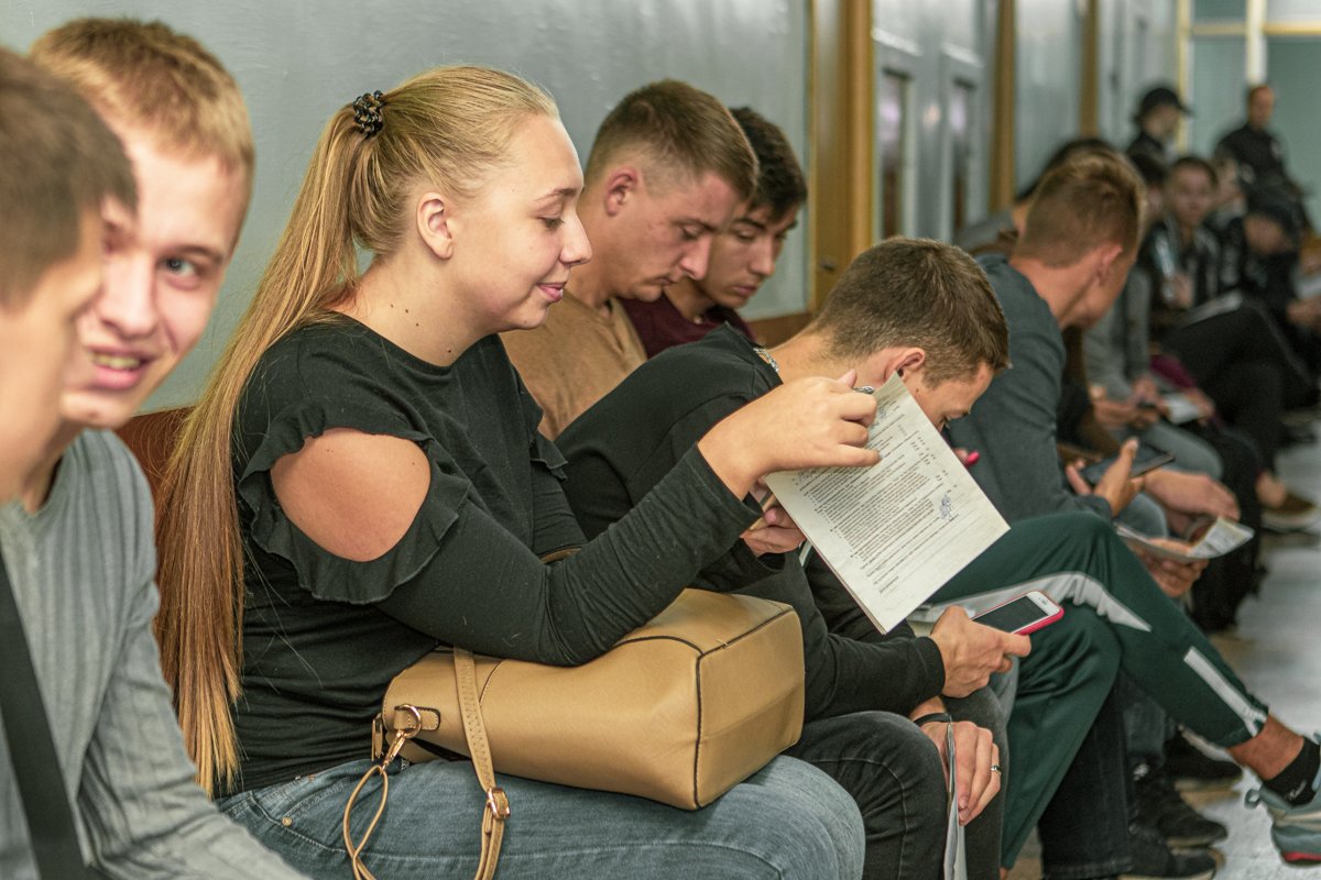 Среди желающих сдать кровь студенты разных вузов, в частности ДГУВД, спасатели, полицейские, а также другие жители