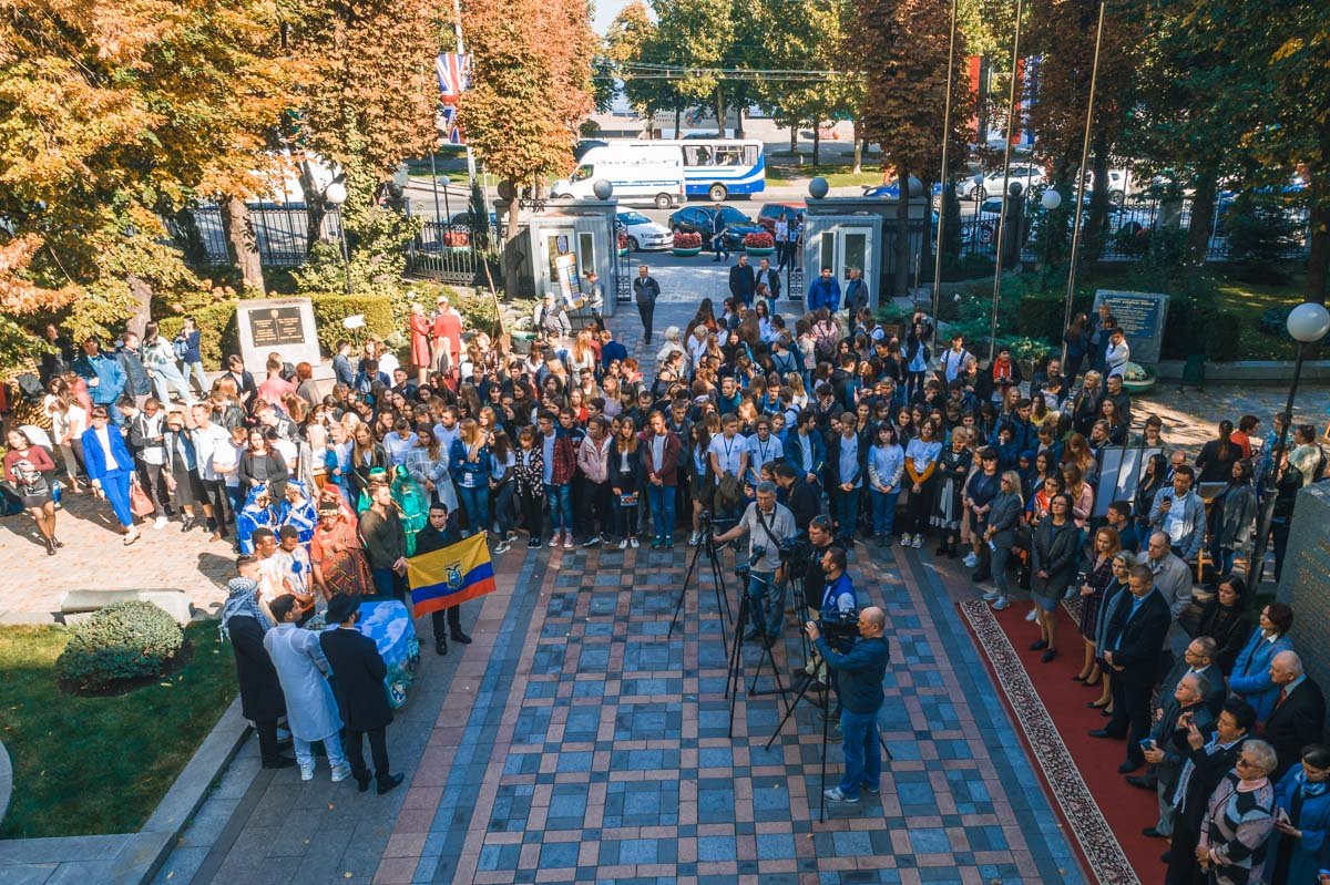 Студенты университета имени Альфреда Нобеля праздновали День Единения