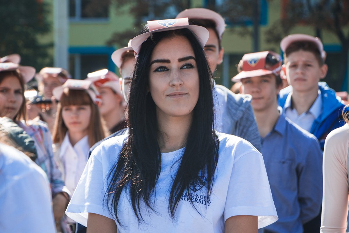 На флешмобе собрались студенты 1-4 курса 