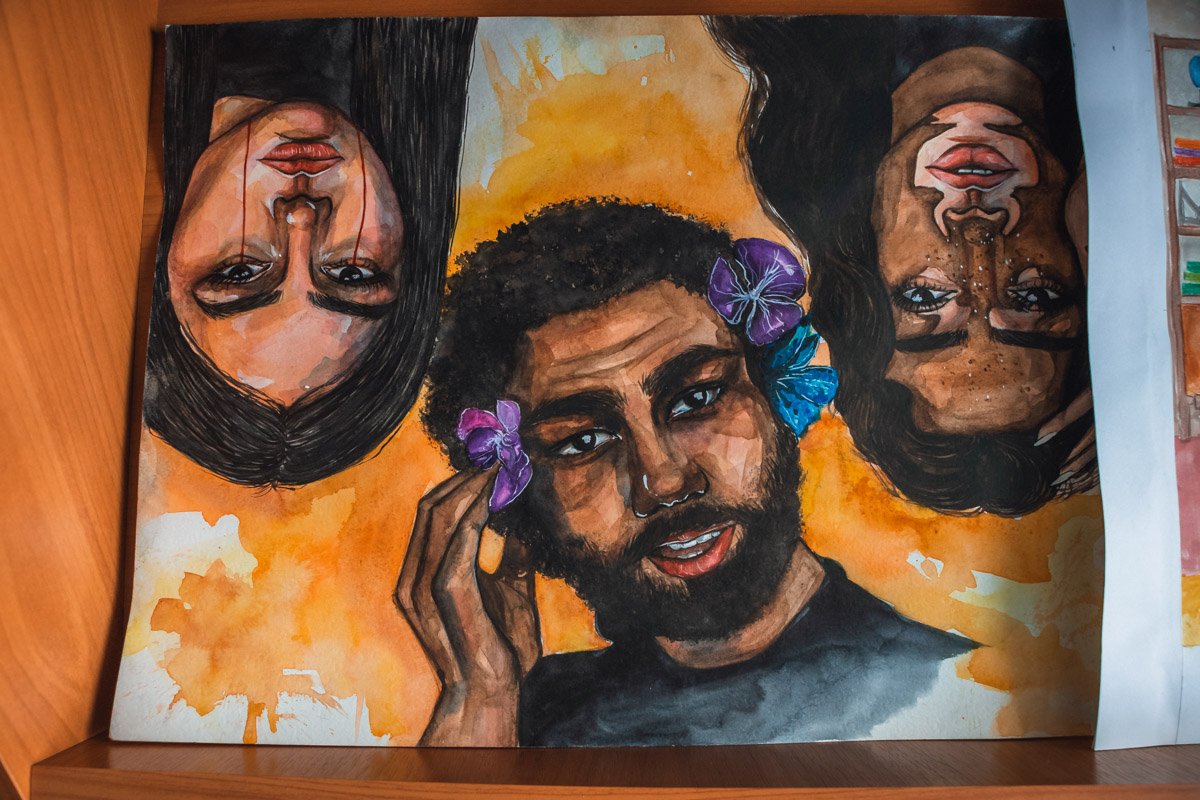 Некоторые работы поражают