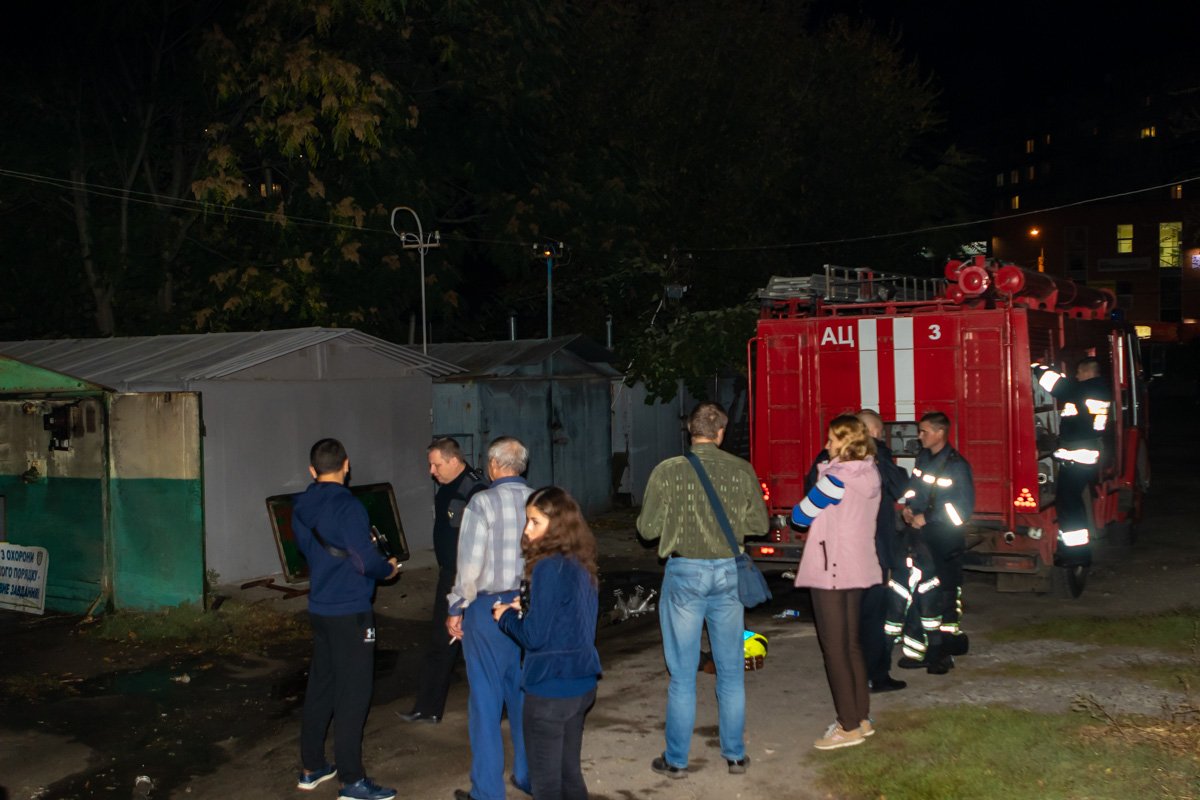 На пожар приехали владельцы гаража