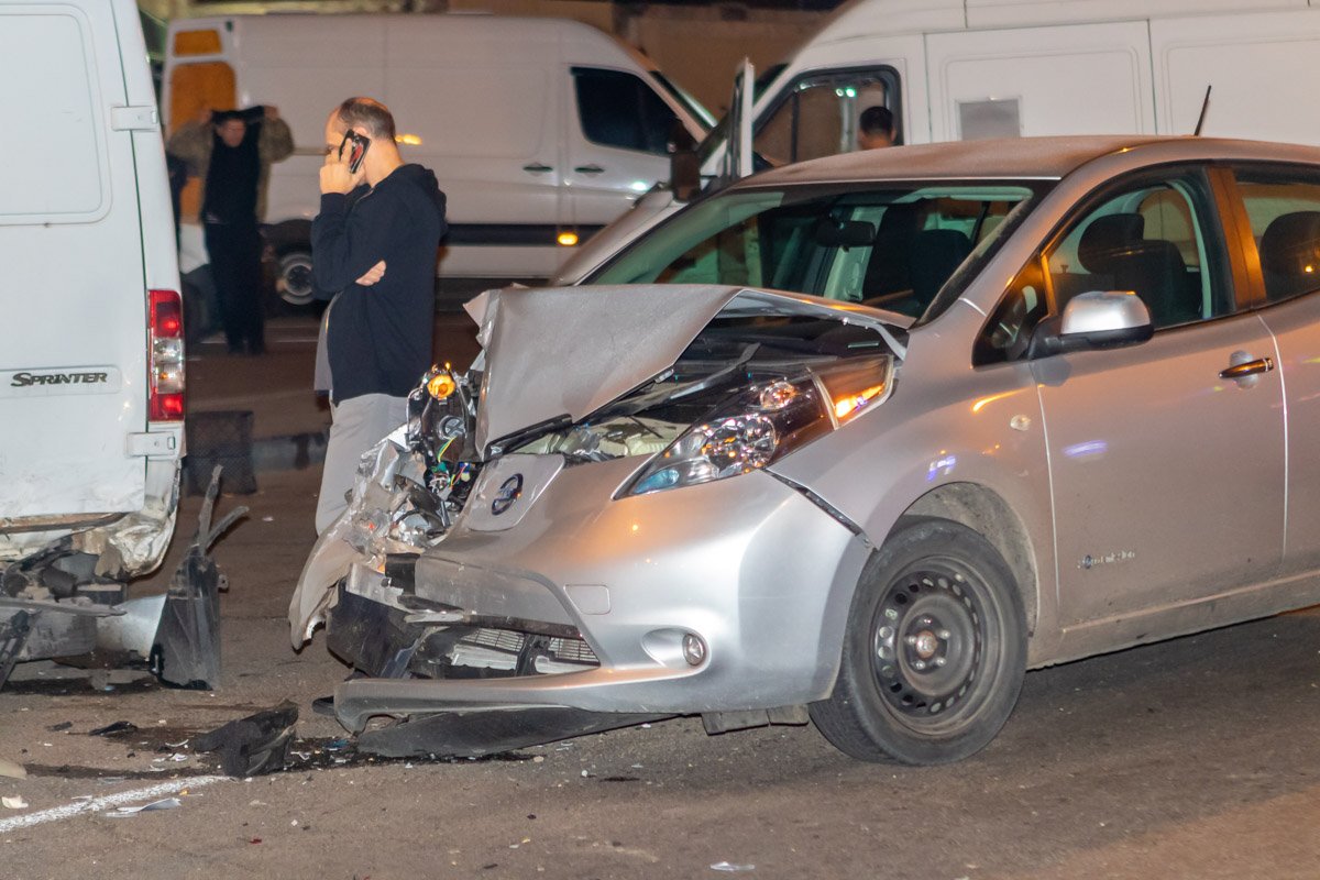 Nissan въехал в Mercedes Sprinter Nissan въехал в Mercedes Sprinter