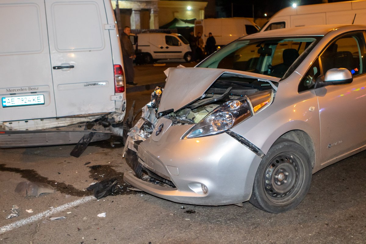 Автомобили получили серьезные повреждения Автомобили получили серьезные повреждения