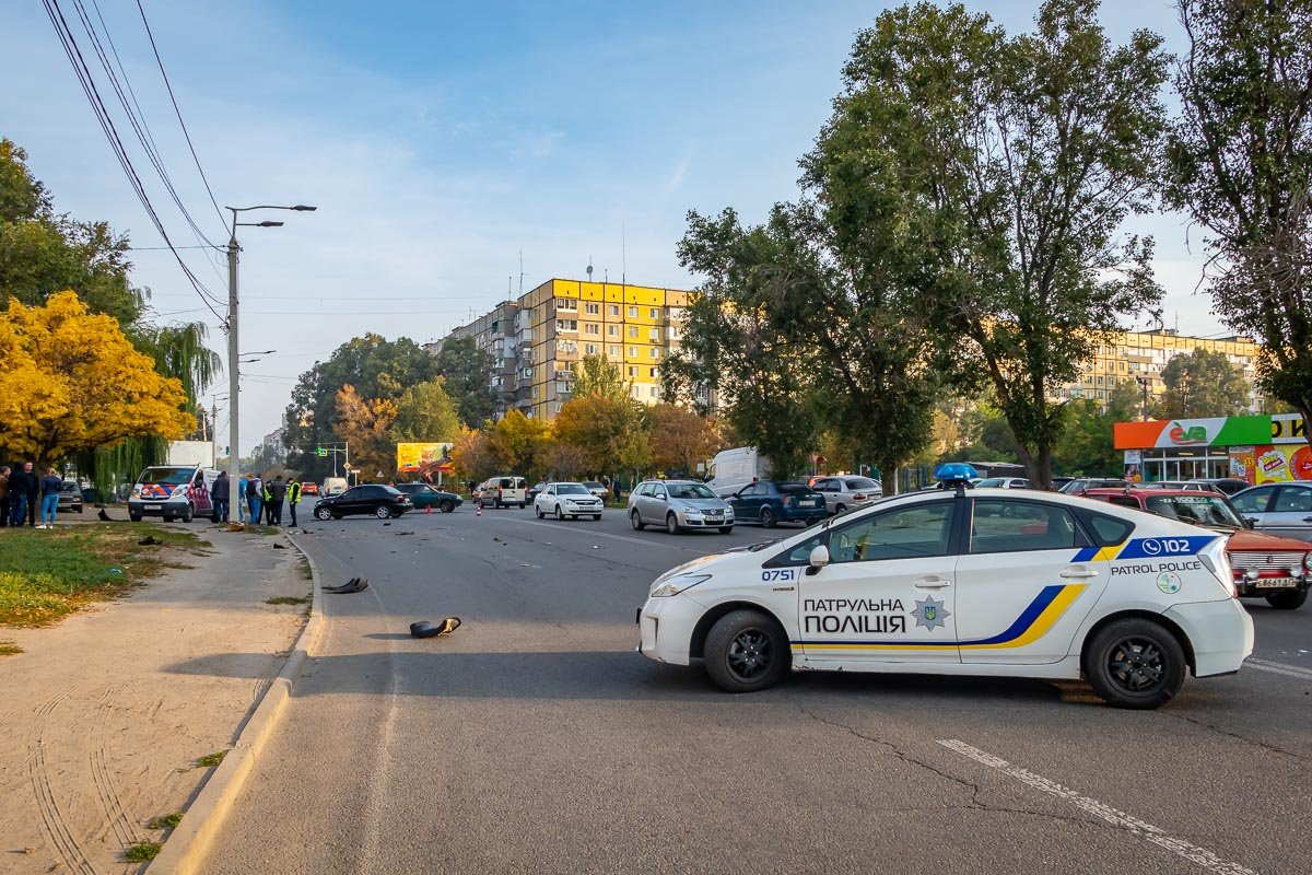На месте работает полиция На месте работает полиция