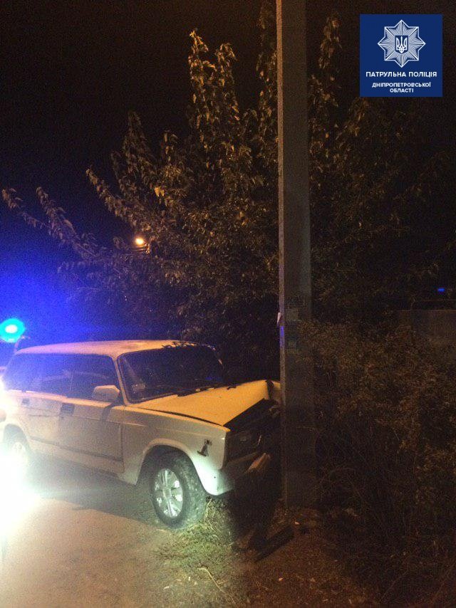 В Днепре пьяный водитель ВАЗ попал в ДТП, пытаясь скрыться от полиции В Днепре пьяный водитель ВАЗ попал в ДТП, пытаясь скрыться от полиции