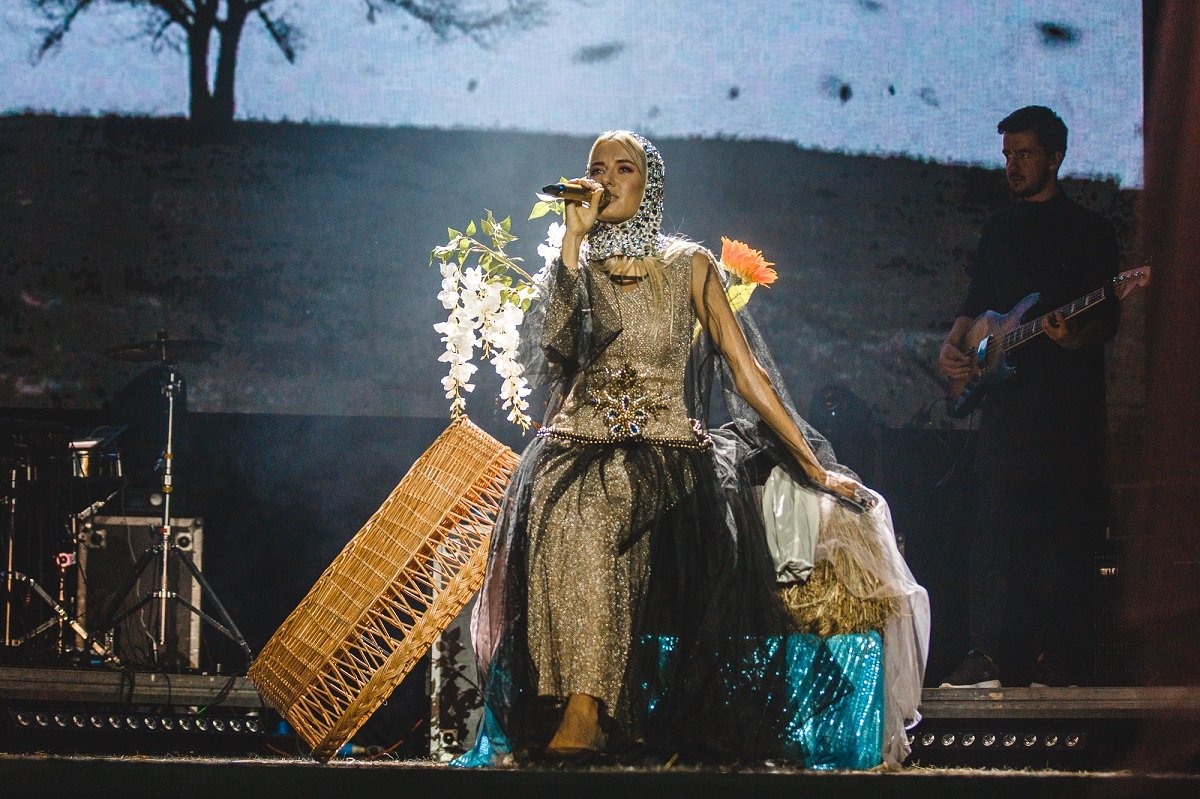 Сценические образы Ольги Горбачевой готовили: Dolce&Gabbana, 16Arlington и... младшая дочь Серафима 6