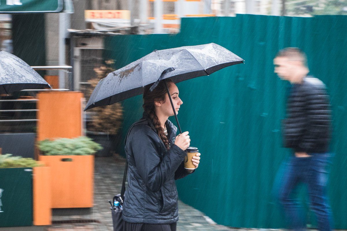 Горячий кофе спасает в такую погоду