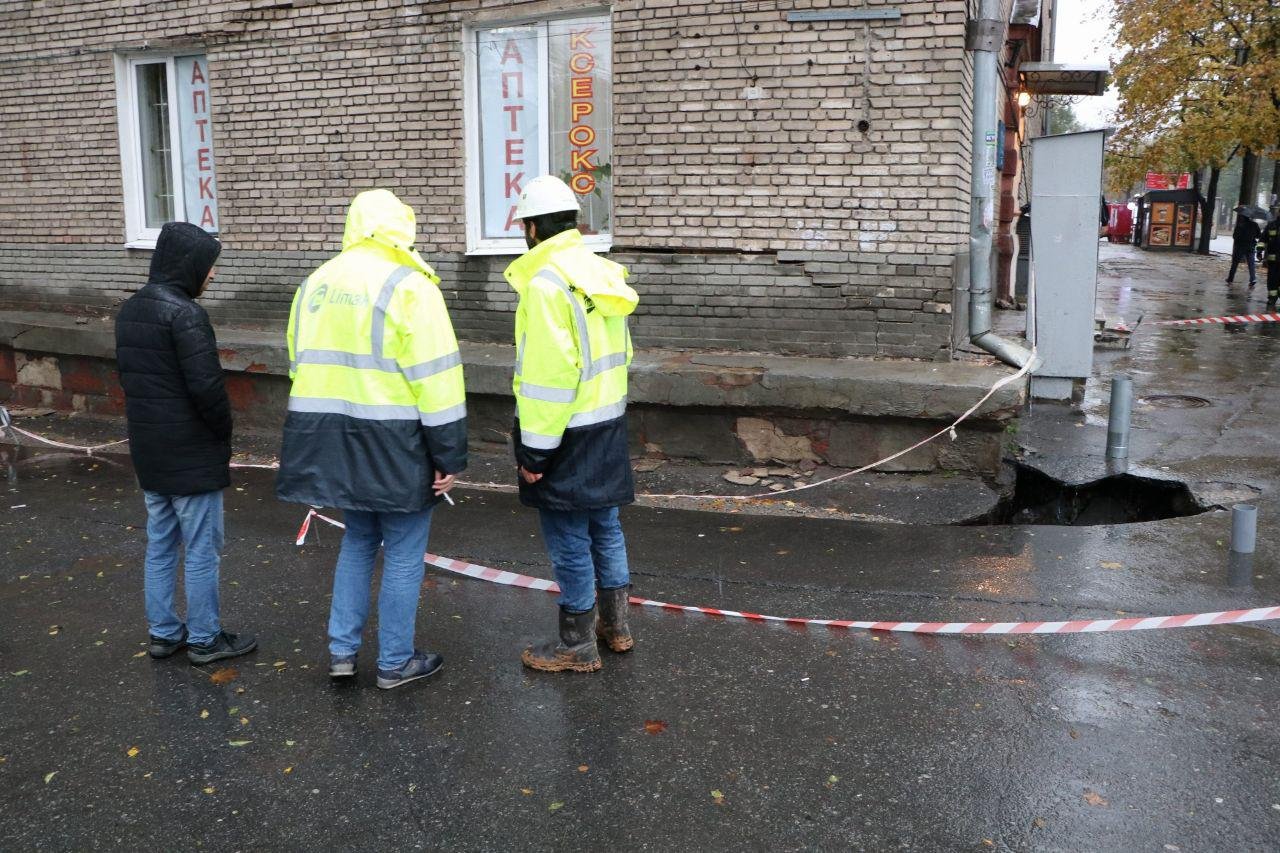 Работают городские службы