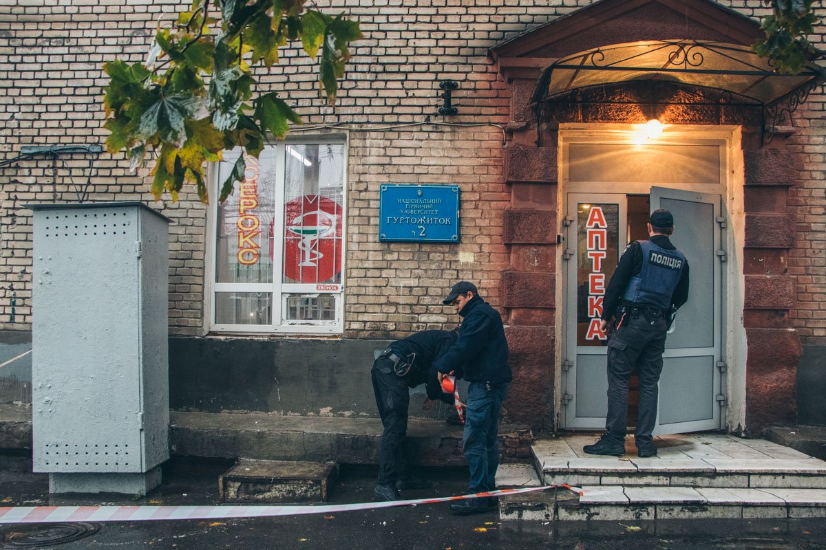 Аварию оградили лентой  Аварию оградили лентой