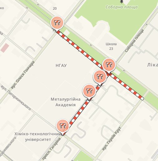 В центре Днепра перекрыли дорогу из-за вероятности обрушения здания общежития