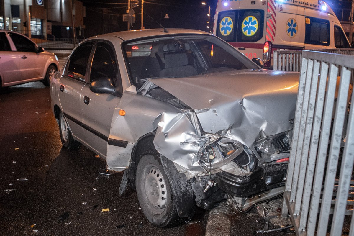 5 октября, на пересечении улиц Рабочей и Антоновича произошло ДТП 5 октября, на пересечении улиц Рабочей и Антоновича произошло ДТП