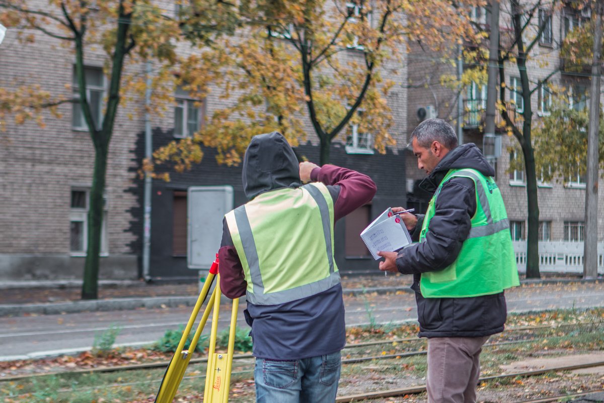 Для того, чтобы следить за дальнейшими смещениями, на доме установили маячки Для того, чтобы следить за дальнейшими смещениями, на доме установили маячки
