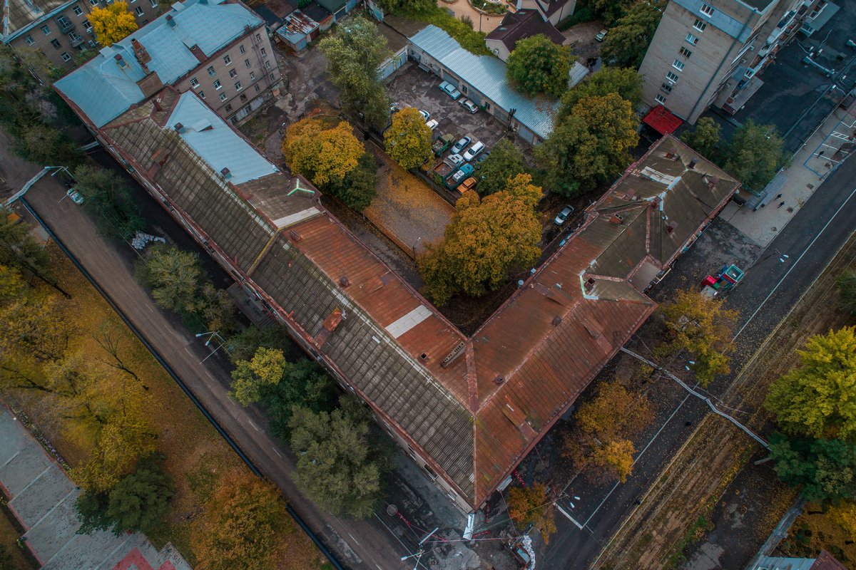 Как сейчас выглядит просевшее общежитие в центре Днепра