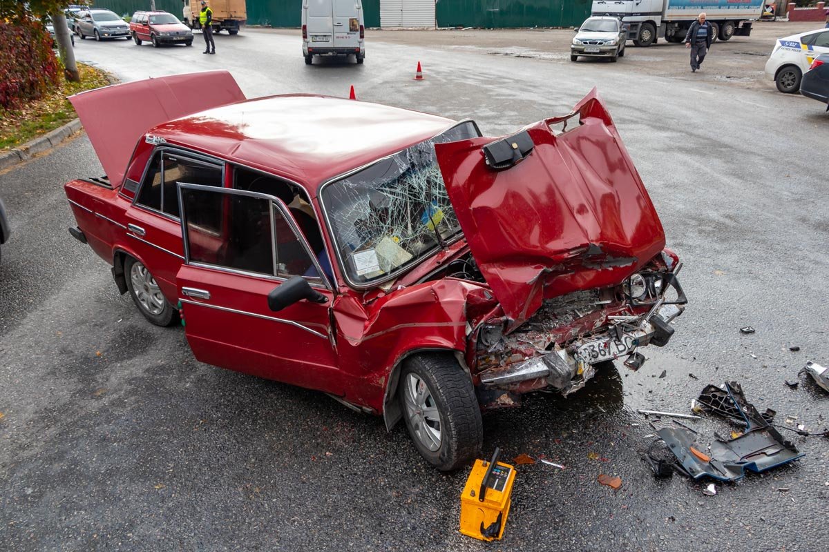 От полученных травм водитель ВАЗа погиб на месте От полученных травм водитель ВАЗа погиб на месте