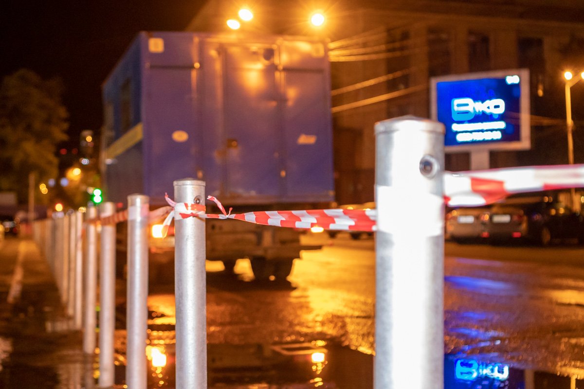 Потоп огородили аварийными лентами Потоп огородили аварийными лентами