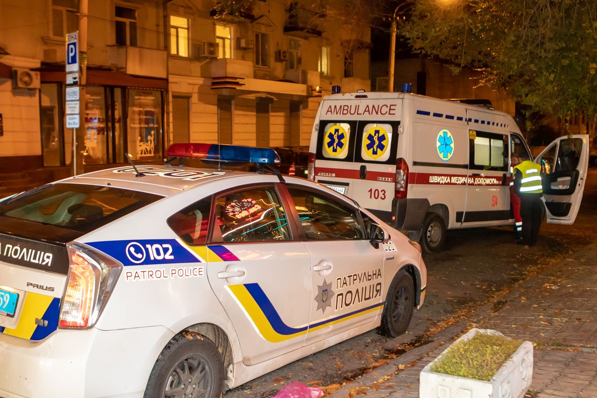 Помощь медиков потребовалась мужчине, который ехал в Nissan Помощь медиков потребовалась мужчине, который ехал в Nissan