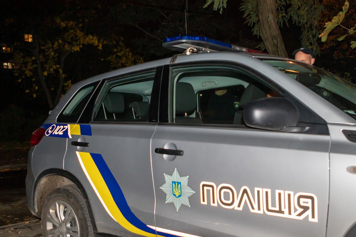 Прибывшая на место происшествия полиция выясняет детали случившегося