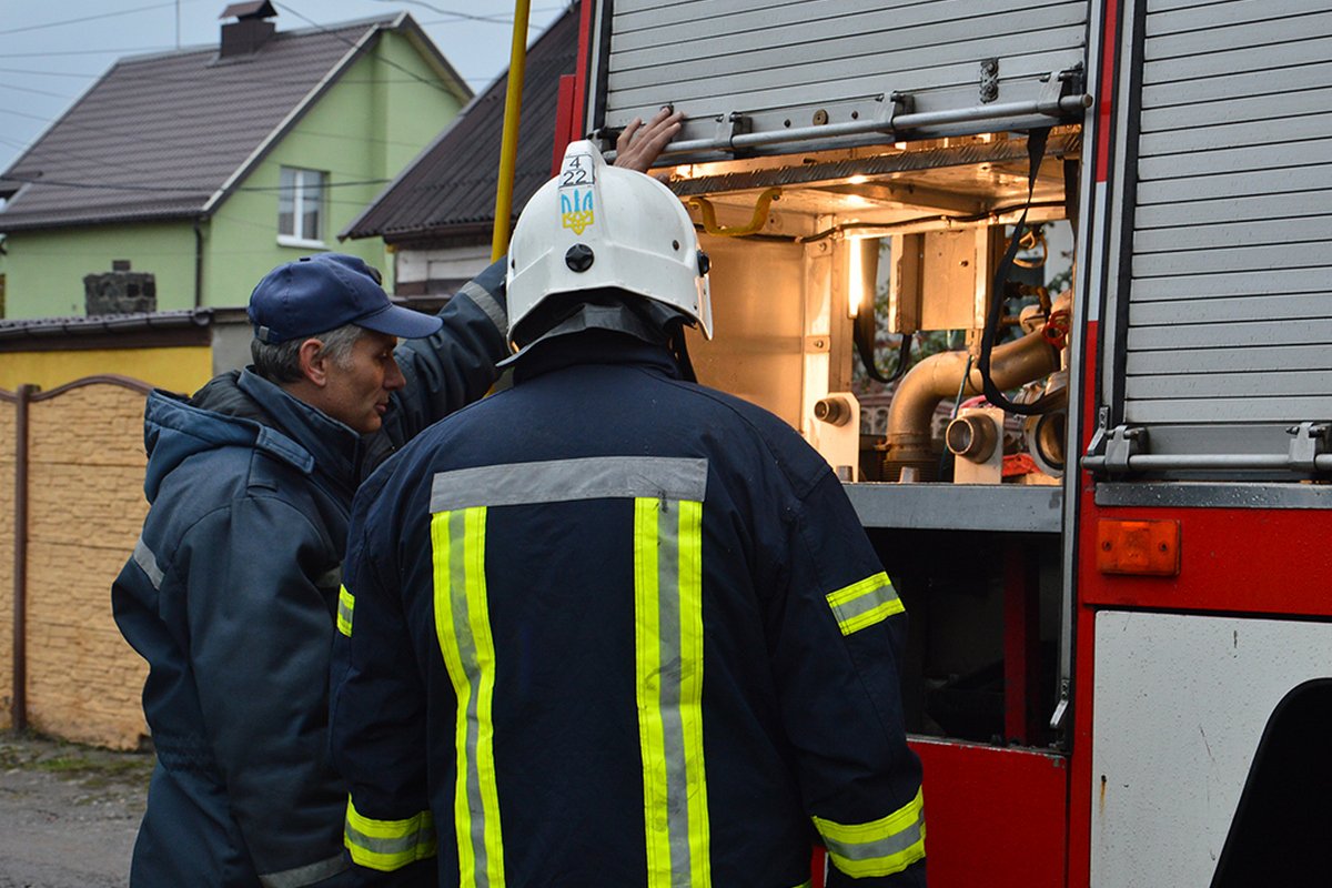 К тушению привлекли 15 человек личного состава и 4 единицы техники