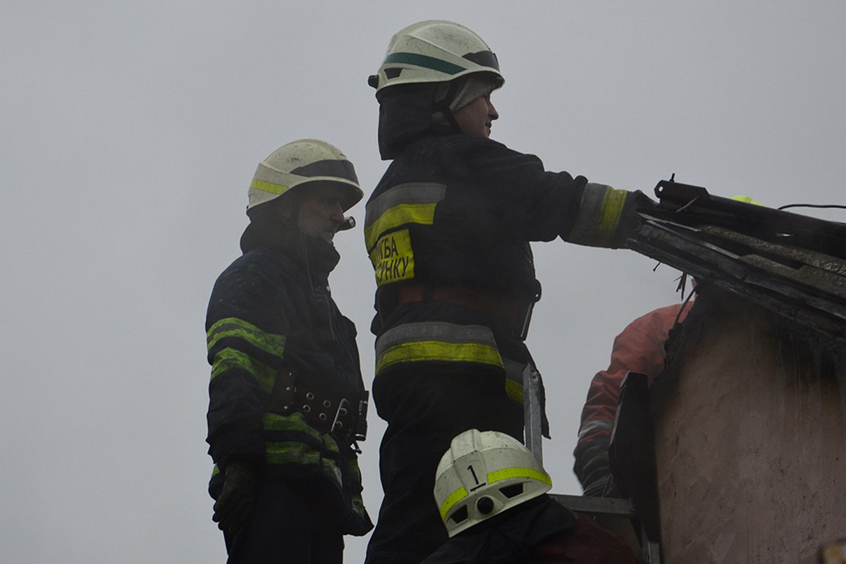 Под огнем оказалось около 100 квадратных метров