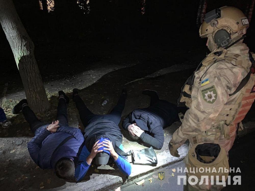 Шесть человек задержаны, четверо из них - активный "костяк" компании Шесть человек задержаны, четверо из них - активный "костяк" компании