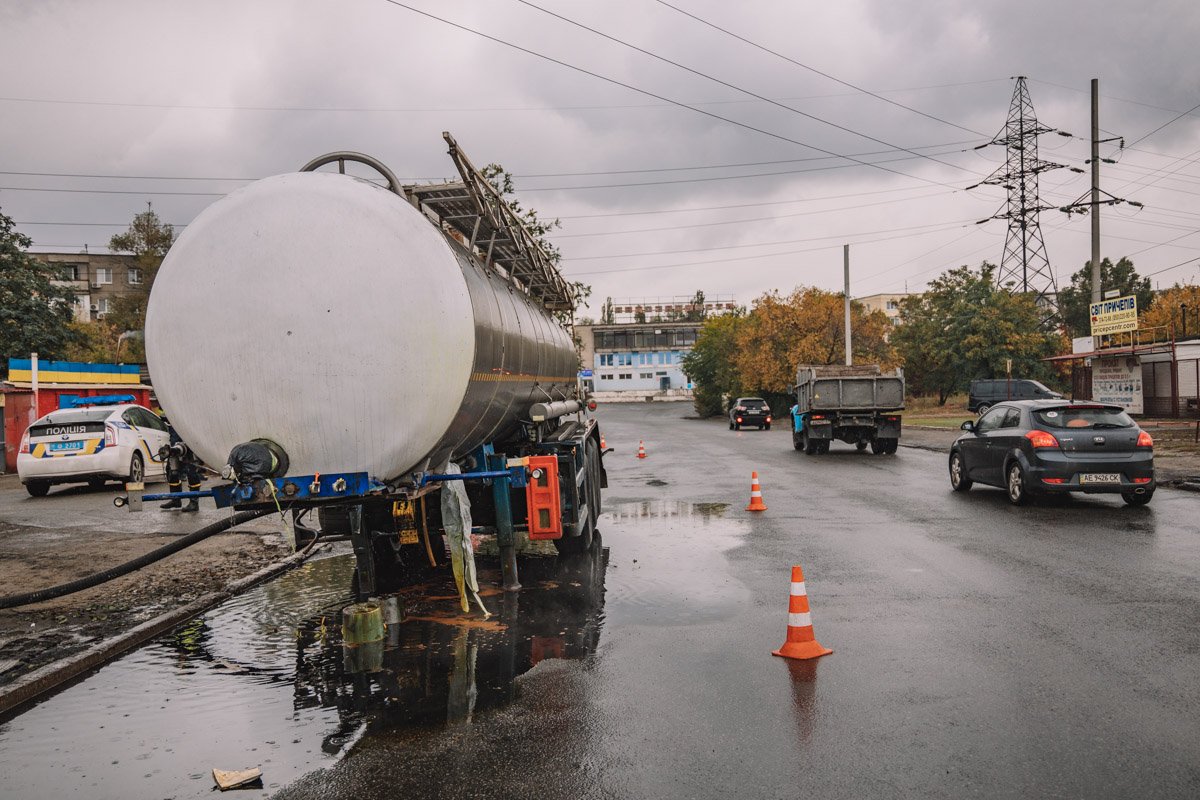Будьте внимательными здесь и берегите свои автомобили Будьте внимательными здесь и берегите свои автомобили