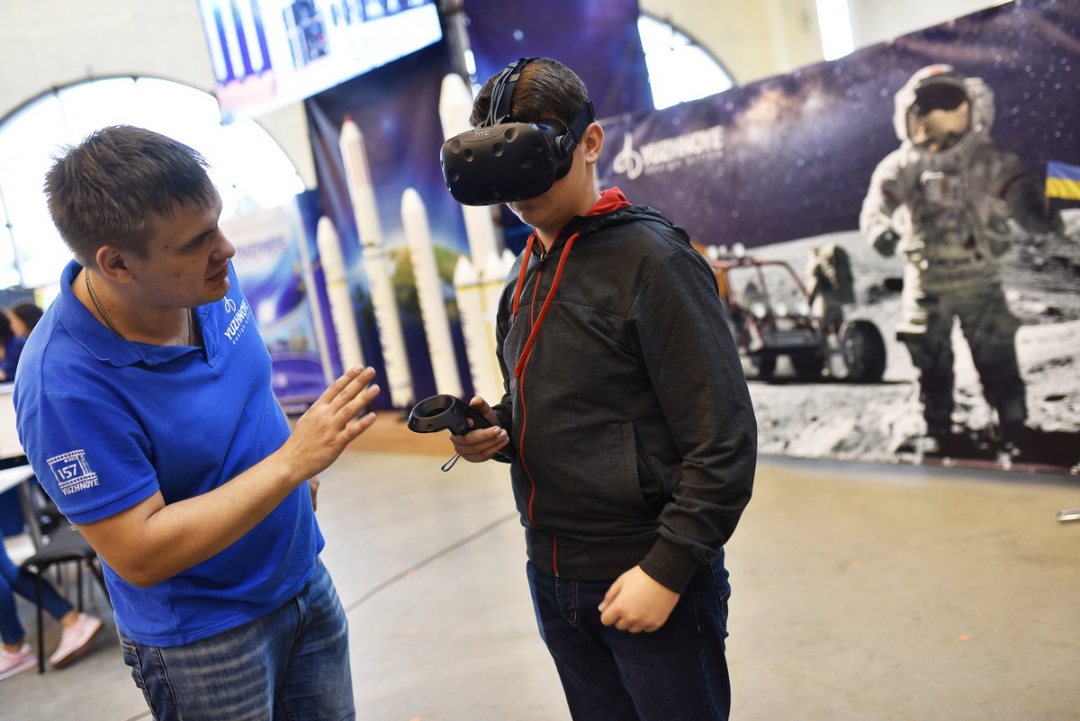 Первый спутник, VR-путешествия по Луне, подготовка к колонизации Марса