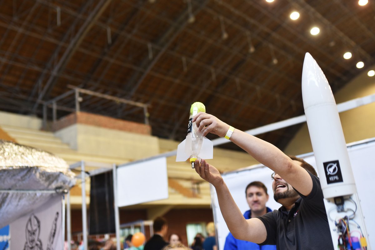 Первый спутник, VR-путешествия по Луне, подготовка к колонизации Марса