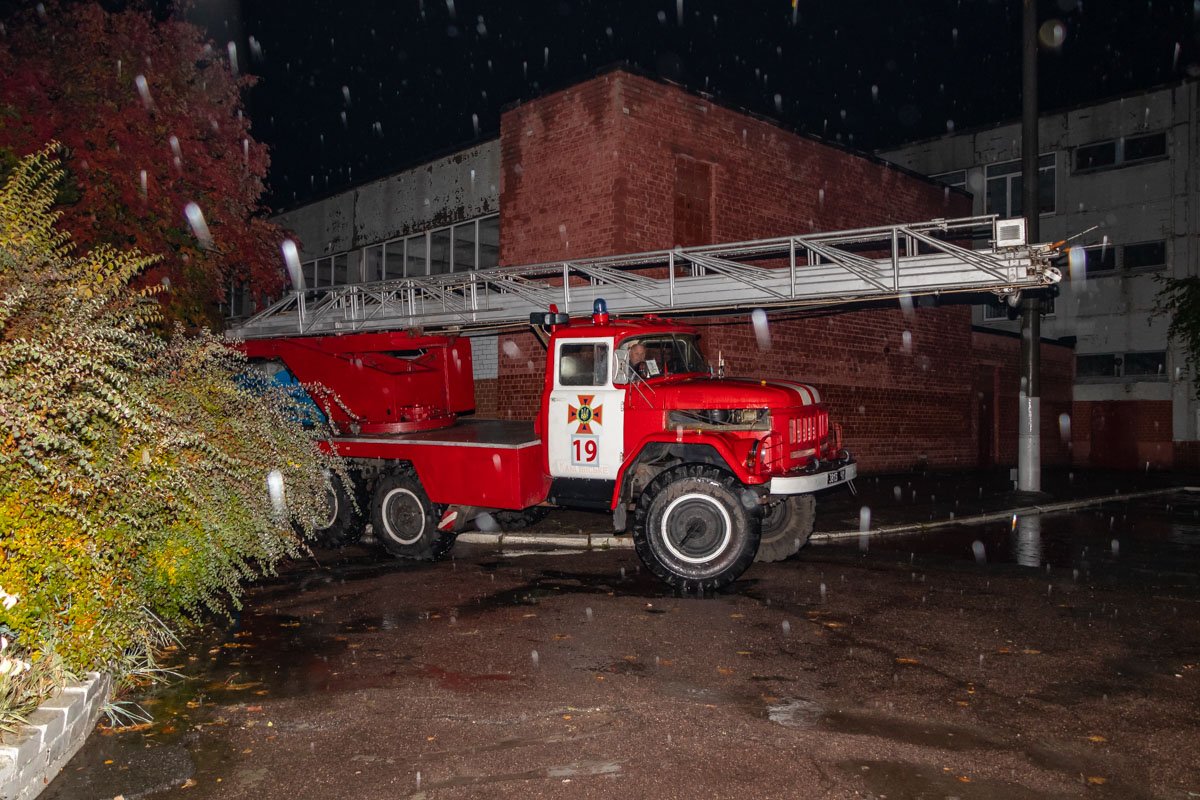 На месте работали спасатели 19-й пожарно-спасательной части ГСЧС На месте работали спасатели 19-й пожарно-спасательной части ГСЧС