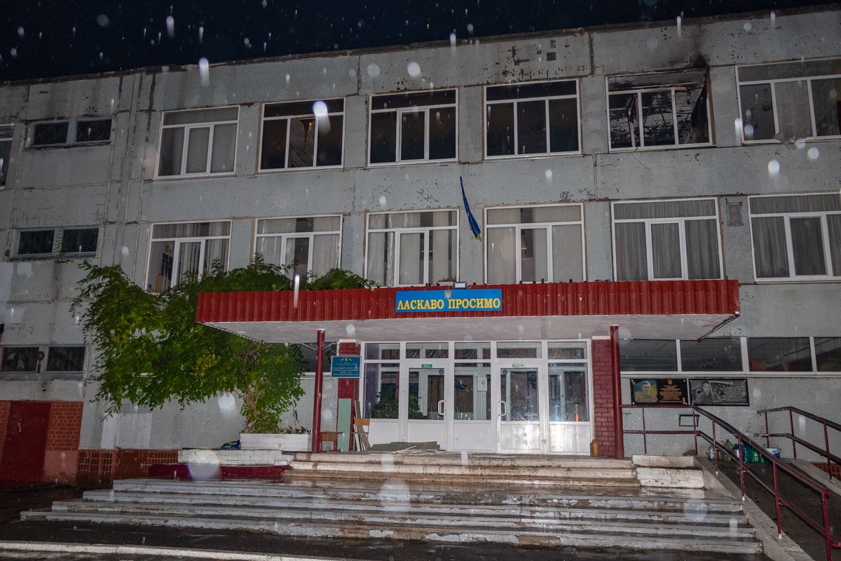 Пожар вспыхнул на третьем этаже Пожар вспыхнул на третьем этаже