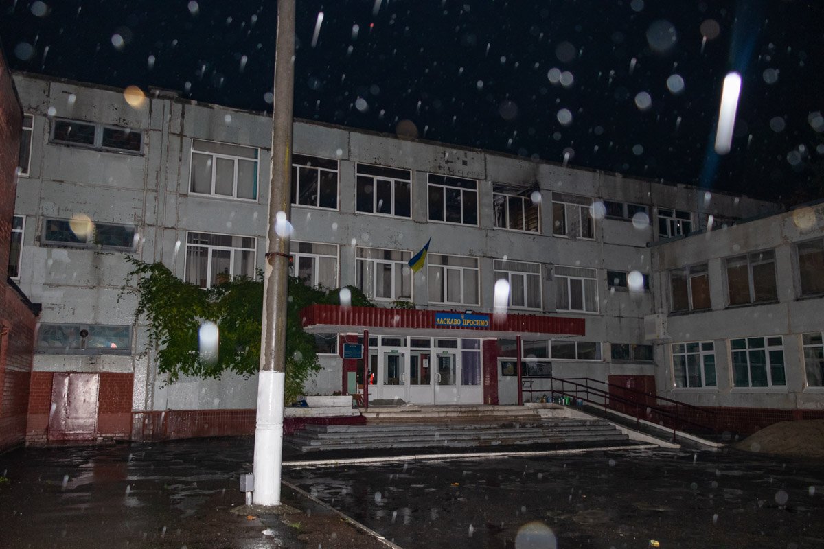 Эвакуировать никого не пришлось - внутри был только сторож Эвакуировать никого не пришлось - внутри был только сторож