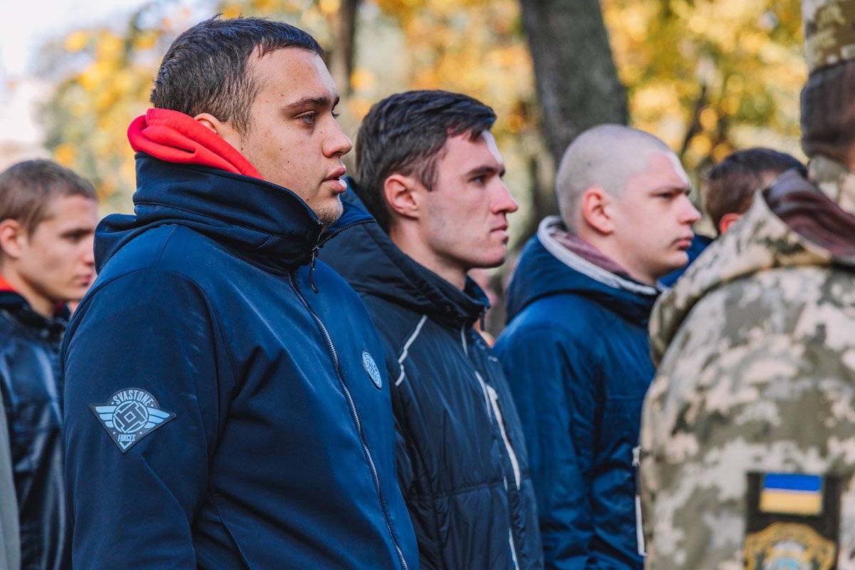 Ребята не побоялись и не спрятались под диваном на время призыва Ребята не побоялись и не спрятались под диваном на время призыва