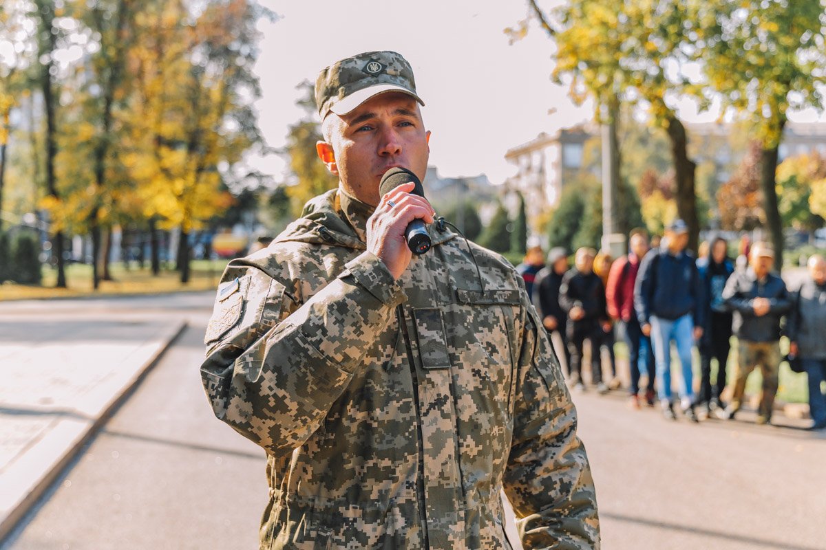 Девчонки, в очередь Девчонки, в очередь