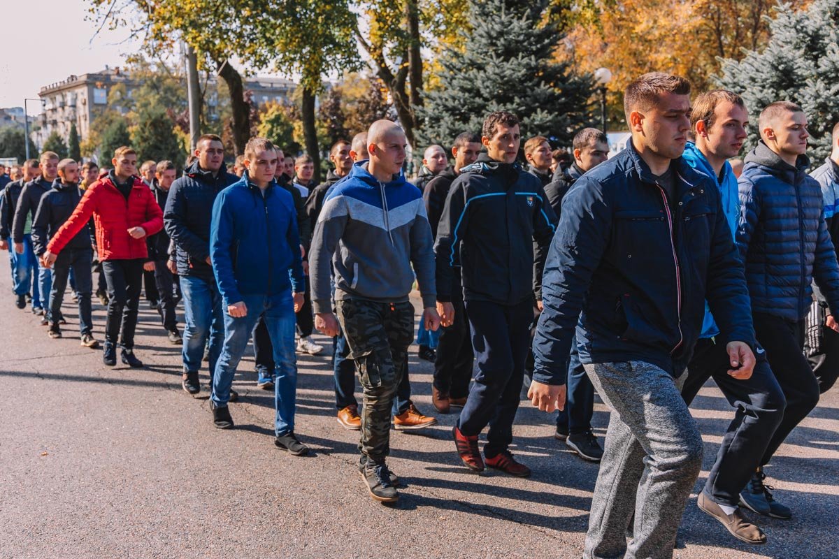 Таких ребят можно и дождаться Таких ребят можно и дождаться